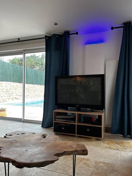 Jolie Maison Avec Vue Sur Piscine Bouc-Bel-Air Exterior photo