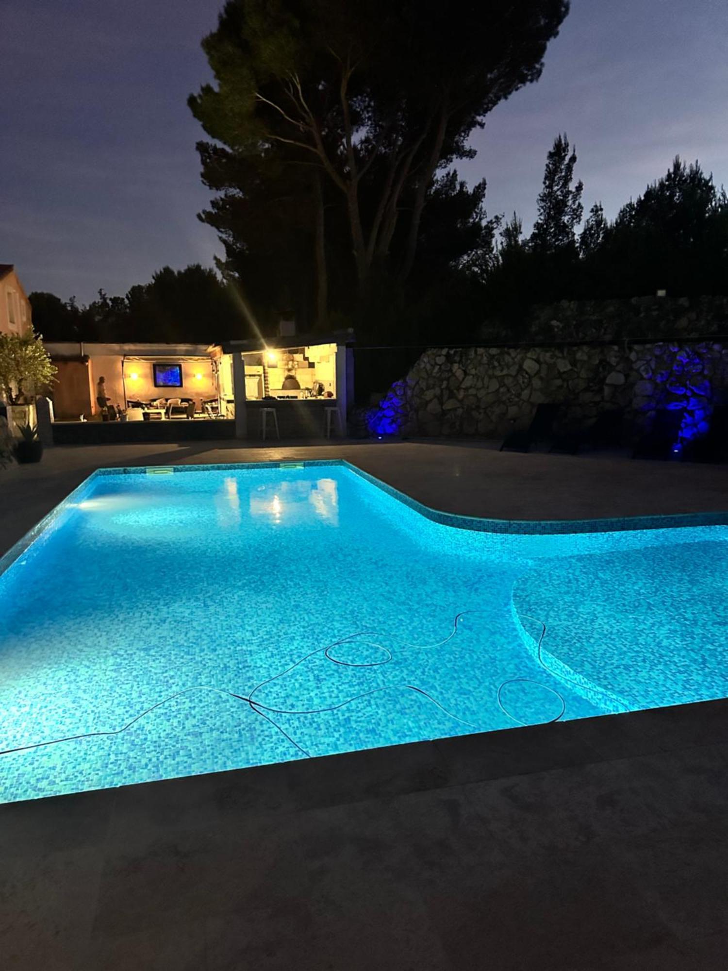 Jolie Maison Avec Vue Sur Piscine Bouc-Bel-Air Exterior photo